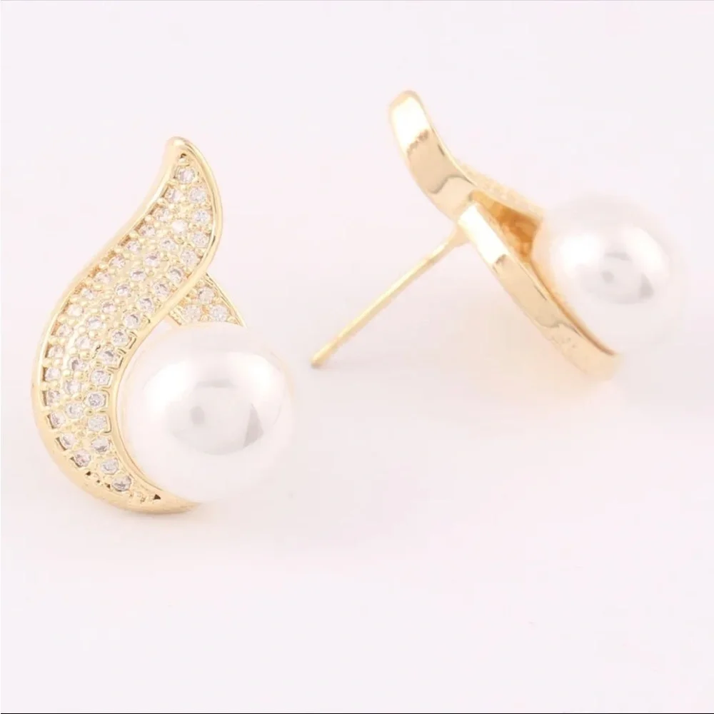 Gold Sparkly Cubic Zircon Pearl tear Drop Sparkly New